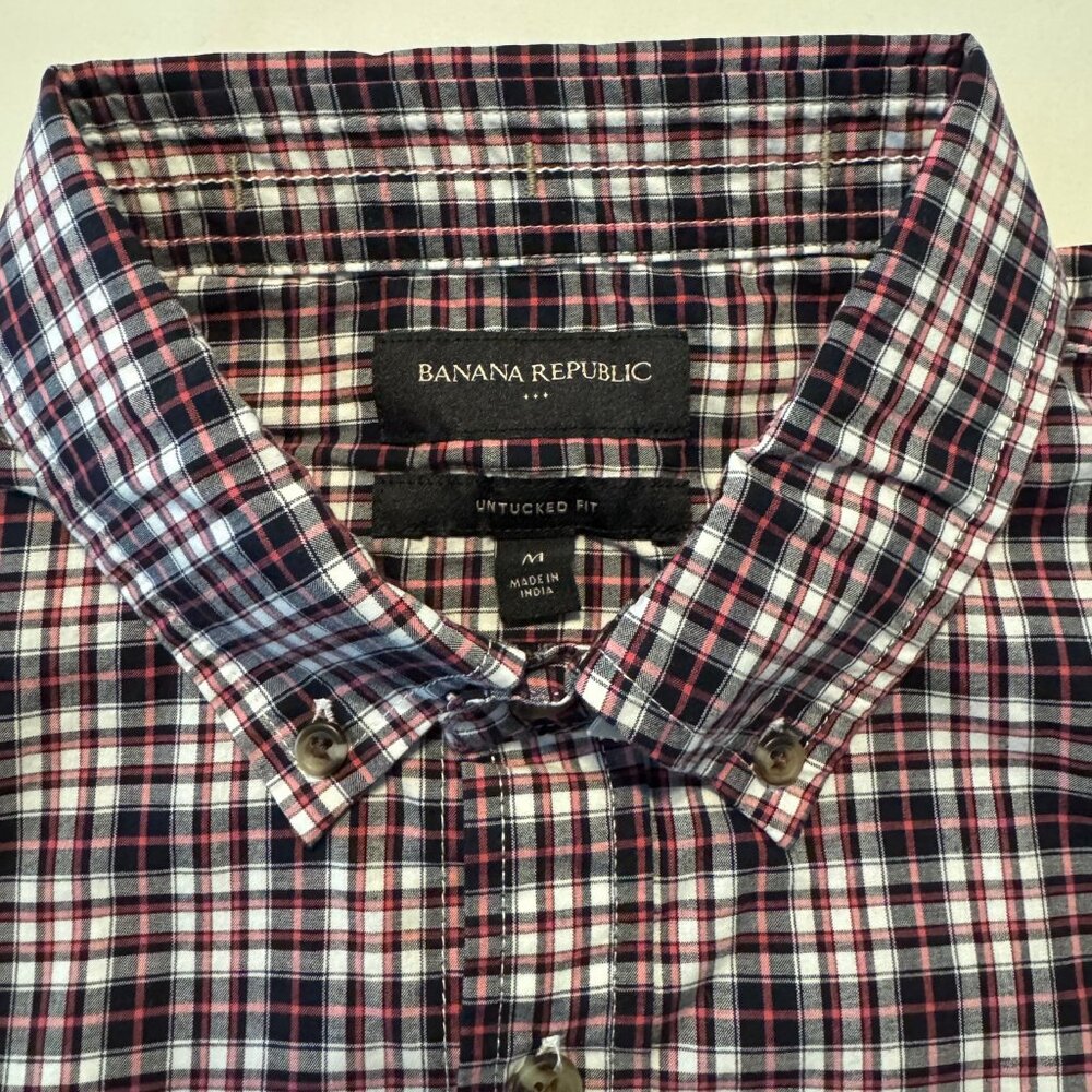Banana Republic Men's Medium Button Down Shirt in Plaid